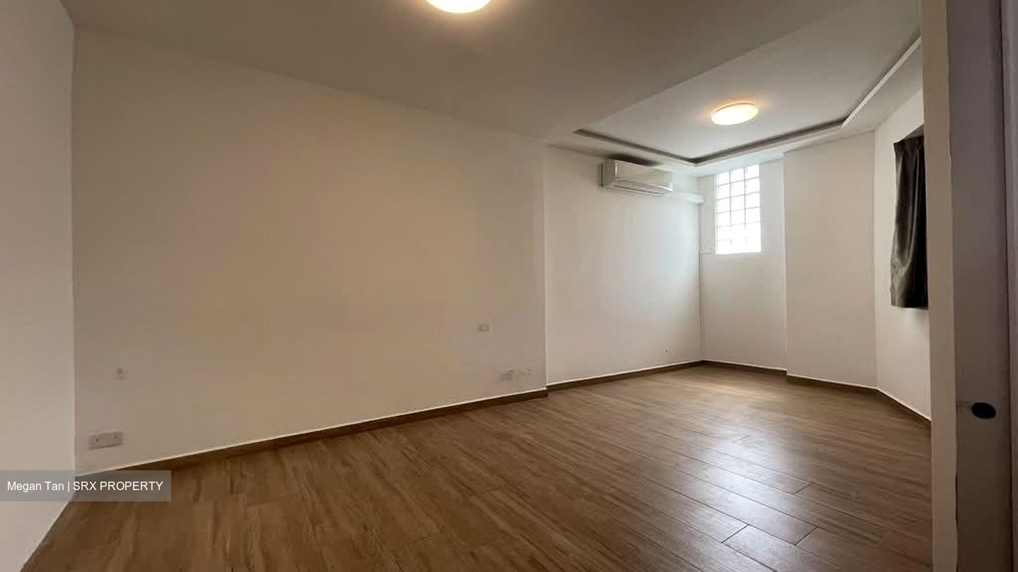 Sims Avenue East (D14), Terrace #555302151